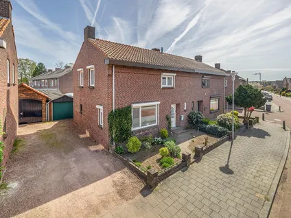 Twee-onder-één-kap te koop: Oude Venloseweg 31, Velden-West Velden
