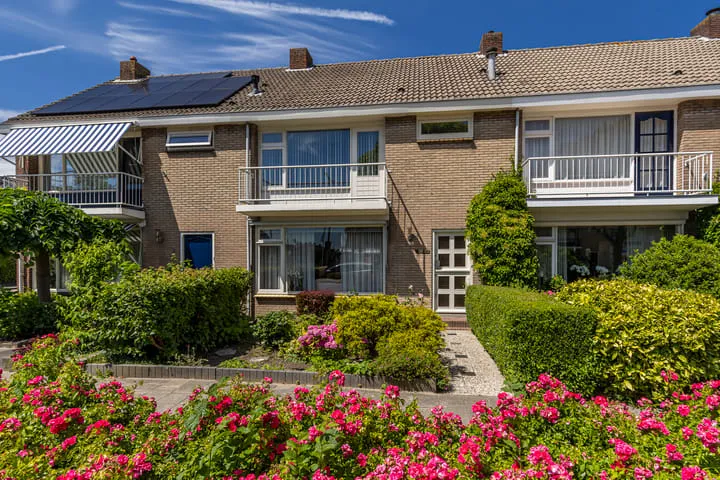 Terraced house for sale: Oudelandstraat 11, V/d kasteelewijk 'S-Gravenzande