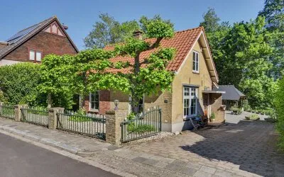 Vrijstaande woning te koop: Oudendijk 58, Albert Schweitzerplaats Dordrecht