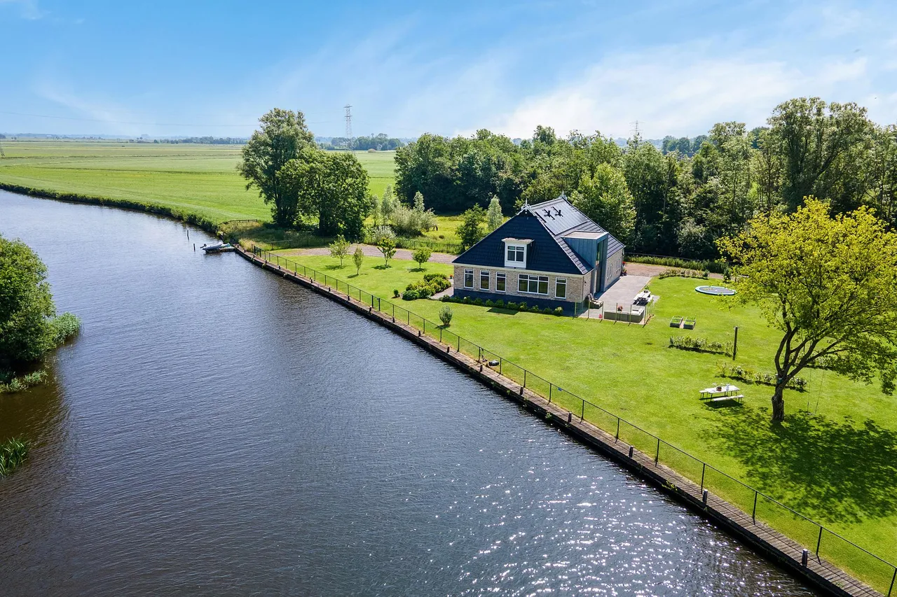 Vrijstaande woning te koop: Oudeschouw 8, Akkrum