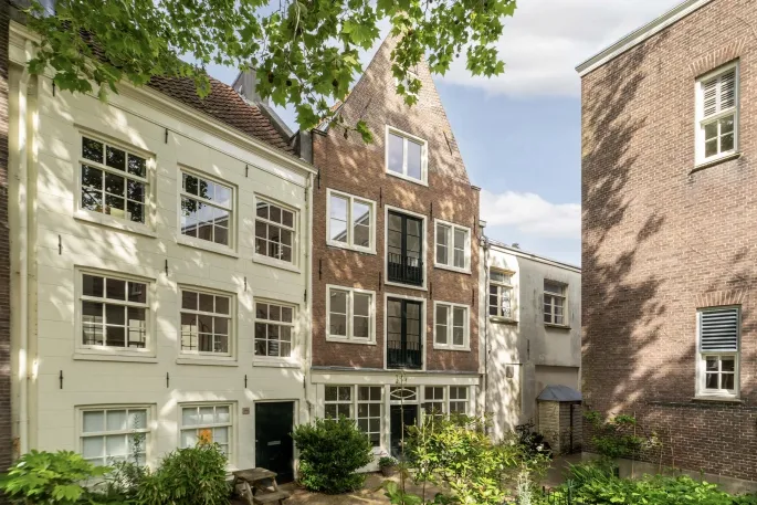 Tussenwoning te koop: Oudezijds Achterburgwal 79N, Burgwallen-Oost Amsterdam