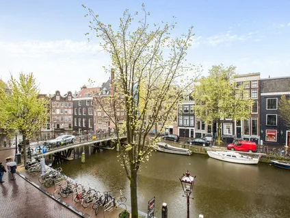 Studio te koop: Oudezijds Voorburgwal 32D, Kop Zeedijk Amsterdam