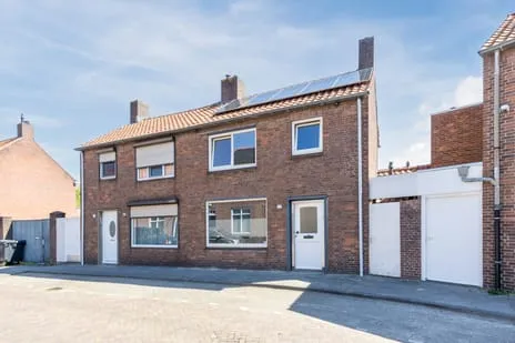 Tussenwoning te koop: Outshoornstraat 52, Bouwmeestersbuurt Zuid Tilburg