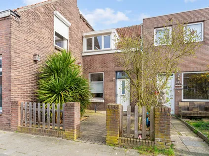 Tussenwoning te koop: Outshoornstraat 68, Tilburg
