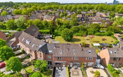 Tussenwoning te koop: Overgouw 28, Kromgouw en Overgouw Almere