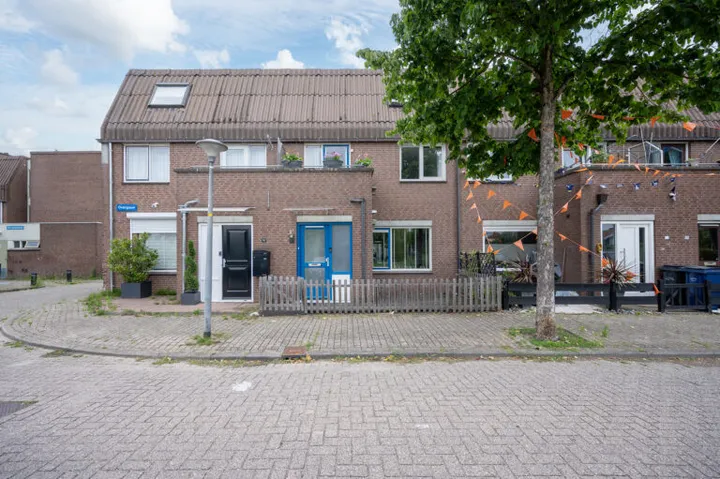 Tussenwoning te koop: Overgouw 97, Kromgouw en Overgouw Almere