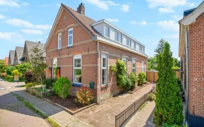 Twee-onder-één-kap te koop: Overhagenseweg 45, Velp-Zuid beneden spoorlijn Velp