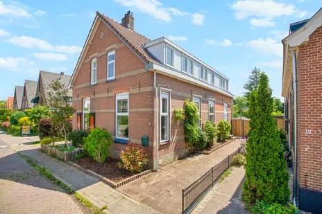 Twee-onder-één-kap te koop: Overhagenseweg 45, Velp-Zuid beneden spoorlijn Velp (Ge)