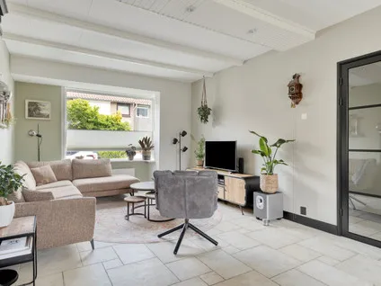 Tussenwoning te koop: Overhandstraat 5, Pernis Pernis Rotterdam