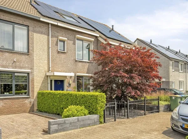 Tussenwoning te koop: Overkroetenlaan 52, Overkroeten Breda