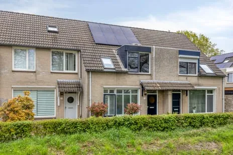 Tussenwoning te koop: Overloop 12, Helmond