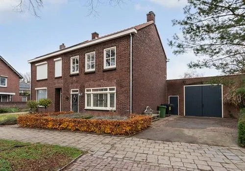 Twee-onder-één-kap te koop: Overweertstraat 15, Biest Weert