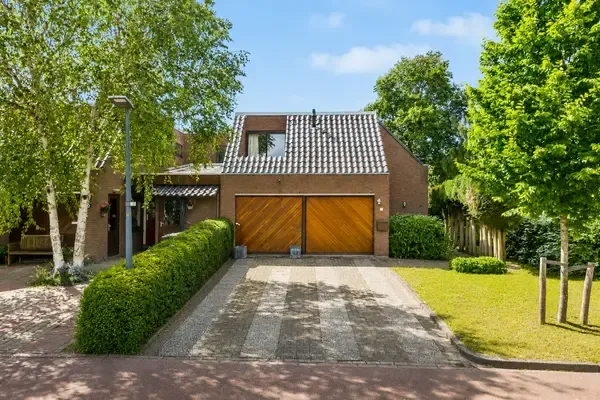 Hoekwoning te koop: Oxfordlaan 1, Waardeiland Leiden