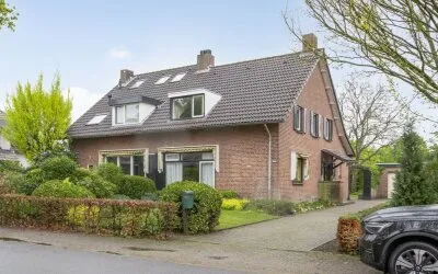 Twee-onder-één-kap te koop: Oxrooi 10, Stiphout-Dorp Helmond