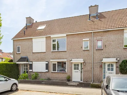 Tussenwoning te koop: P.A. de Genestetstraat 49, Middenveer Sliedrecht