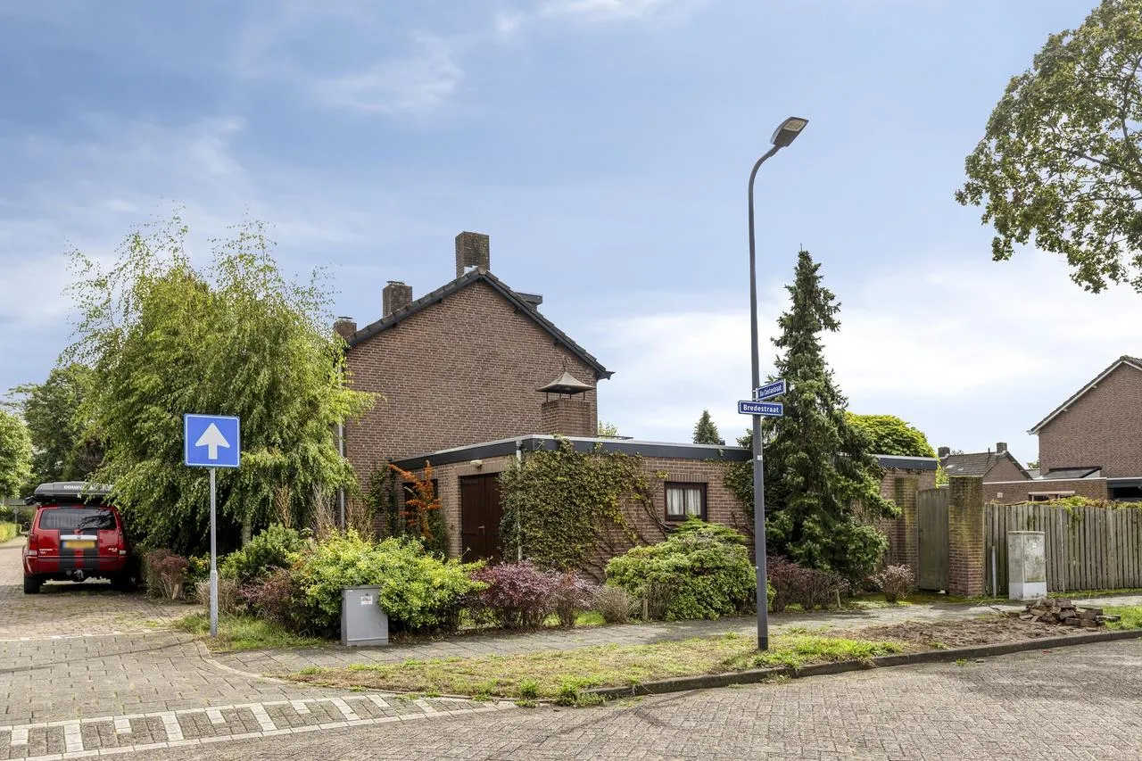 Twee-onder-één-kap te koop: P C Hooftstraat 1, Rosmalen