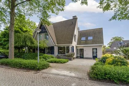 Twee-onder-één-kap te koop: P. Ellingstraat 15, Bouwmeesterbuurt Noord Almere