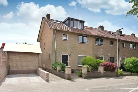 Hoekwoning te koop: P.M.R. Versteeghstraat 32, Midden Eng-West Bussum