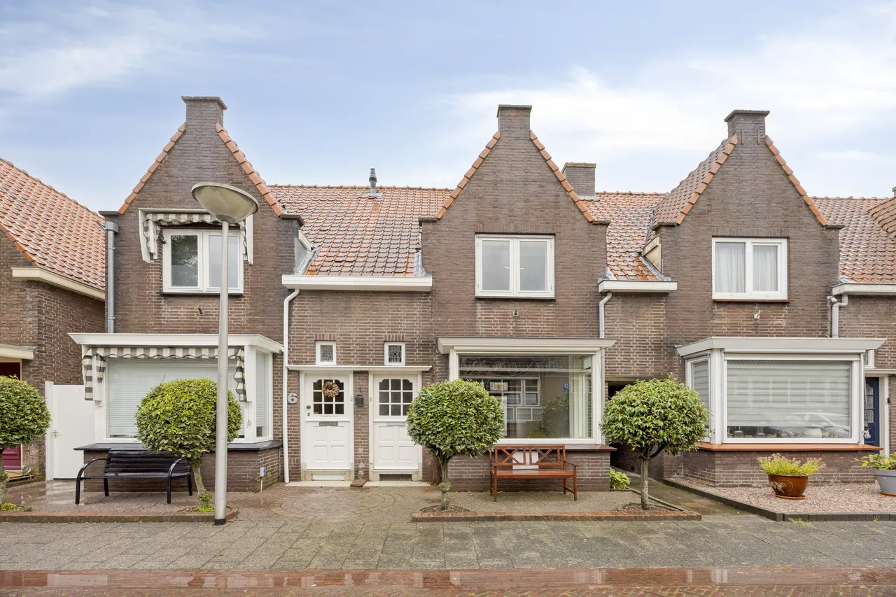 Twee-onder-één-kap te koop: P. Rijsdijkstraat 8, Sliedrecht