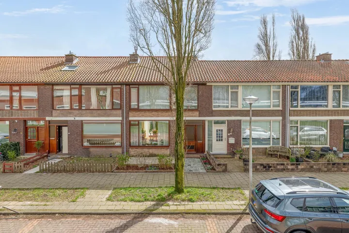 Tussenwoning te koop: P.C. Hooftstraat 9, Schiekamp-Zuid Spijkenisse