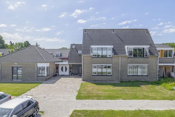 Appartement te koop: P A de Genestetlaan 4A, Dichters- en Schrijversbuurt Hellevoetsluis
