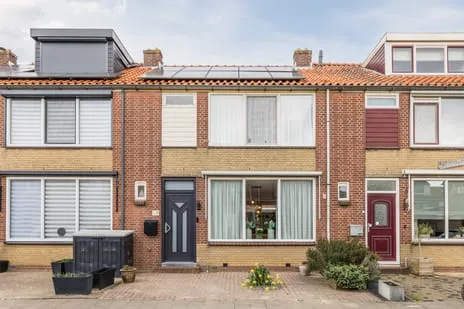Tussenwoning te koop: P C de Vinckstraat 9, Dorp en Hoonaart Hellevoetsluis
