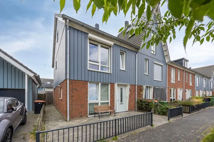 Corner house for sale: Paaldijk 93, Bangert en Oosterpolder - Buurt 35 02 Zwaag