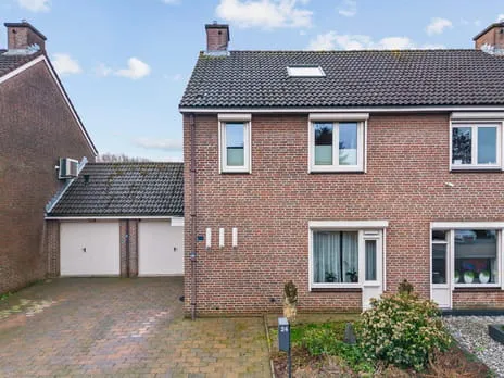 Tussenwoning te koop: Paardebloemstraat 24, Reuver Reuver