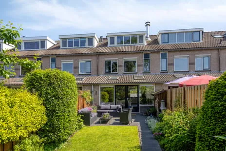 Tussenwoning te koop: Paardebloemweg 9, Bloemenweide Zoeterwoude