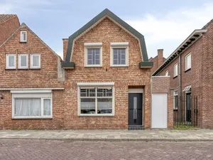 Hoekwoning te koop: Paardenmarkt 16, Hulst