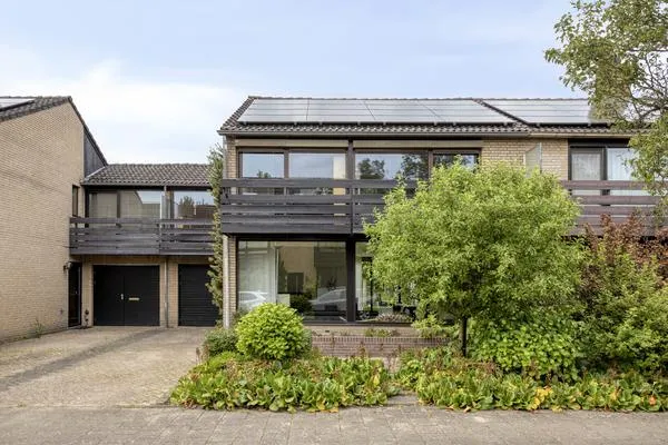 Tussenwoning te koop: Paasberglaan 14, Woenselse Heide Eindhoven