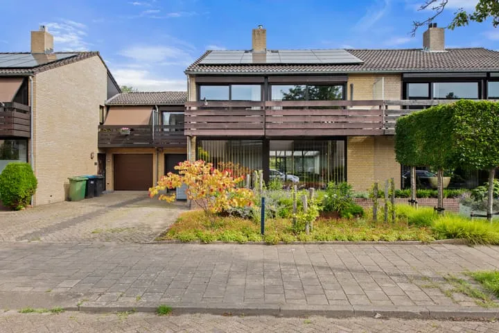 Tussenwoning te koop: Paasberglaan 26, Woenselse Heide Eindhoven