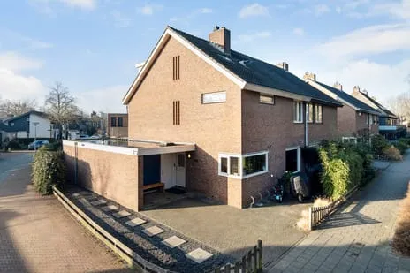 Corner house for sale: Paddestoelweg 142, Paddestoelenbuurt Alphen Aan Den Rijn