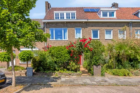Tussenwoning te koop: Padualaan 63, Scharn Maastricht