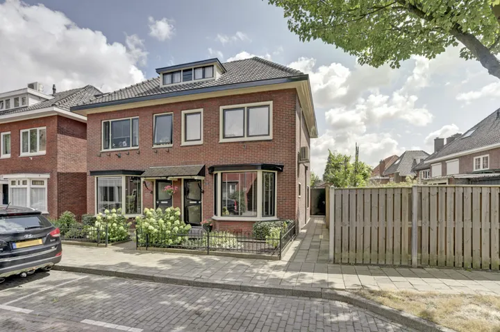 Twee-onder-één-kap te koop: Palembangstraat 35, Varvik-Diekman Enschede