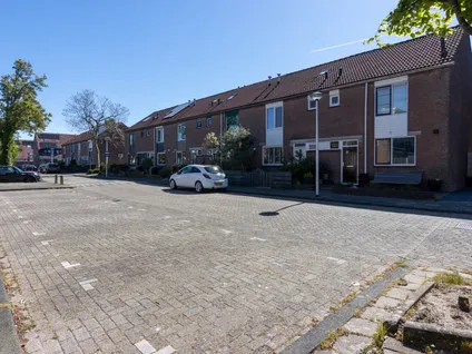 Tussenwoning te koop: Pampasgras 17, Vriesland Spijkenisse