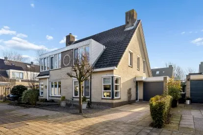 Twee-onder-één-kap te koop: Pandabeerstraat 13, Faunabuurt Noord Almere