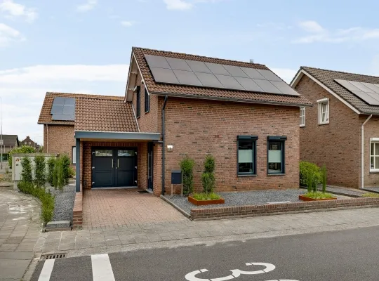 Vrijstaande woning te koop: Pannestraat 1, Urmond ten oosten van Julianakanaal Urmond