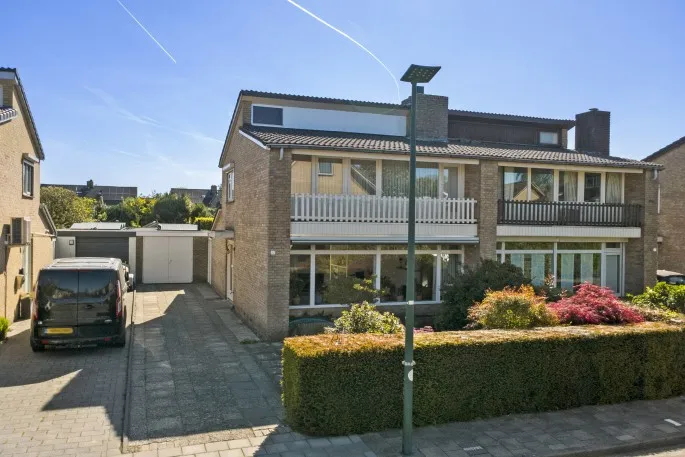 Twee-onder-één-kap te koop: Papaverstraat 22, West 2 Dongen