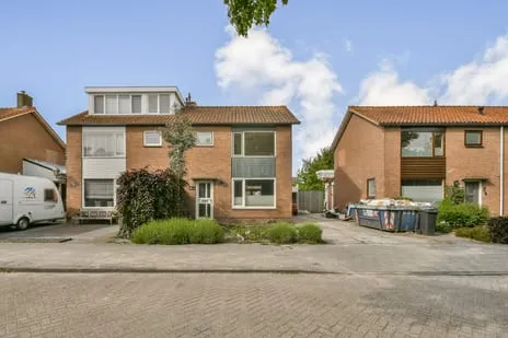 Twee-onder-één-kap te koop: Papaverstraat 53, Nieuw-Vennep Zuid Nieuw-Vennep