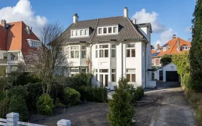 Twee-onder-één-kap te koop: Papegaaienlaan 17, Drie Papegaaien Wassenaar