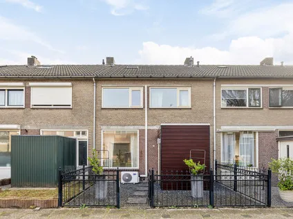 Tussenwoning te koop: Papenakker 12, Alphen