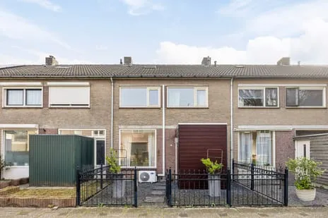 Tussenwoning te koop: Papenakker 12, Zuidwest Alphen Alphen (Nb)