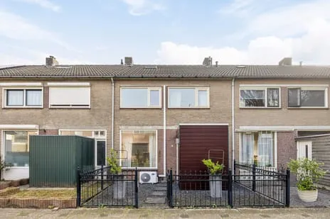 Tussenwoning te koop: Papenakker 12, Zuidwest Alphen Alphen (Nb)