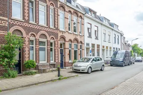 Tussenwoning te koop: Papenweg 49, Villapark Maastricht
