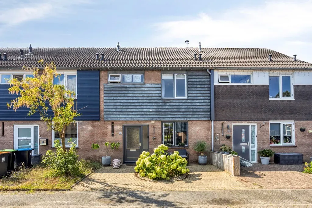 Tussenwoning te koop: Papeweer 21, Raamsdonksveer