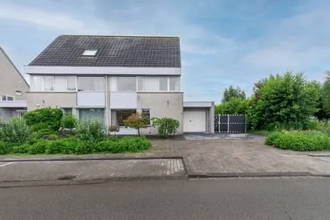 Corner house for sale: Paradijslaan 70, Muizenberg Breda