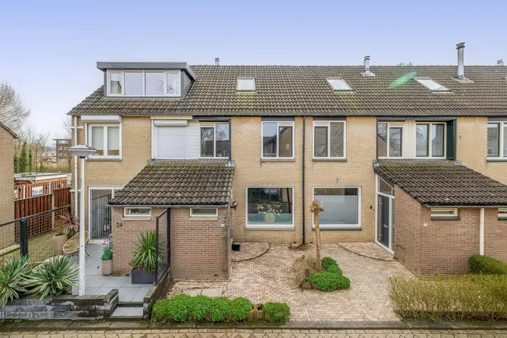 Tussenwoning te koop: Paradijsvogelhoek 22, Spijkenisse