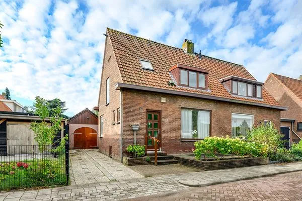 Twee-onder-één-kap te koop: Parallelstraat 32, Rhoon