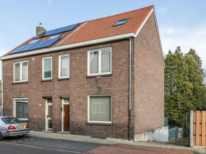 Twee-onder-één-kap te koop: Parallelstraat 54, Amstenrade